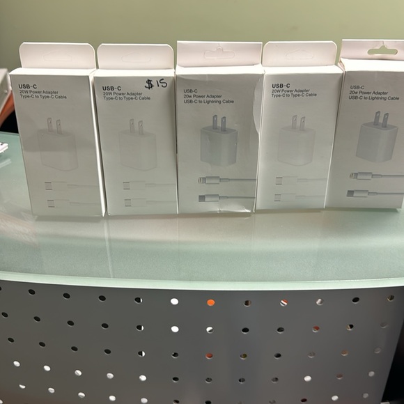 USB-C 20 W Adapter -  type -C to type - C And USB-C to Lightning Cable - Picture 3 of 3